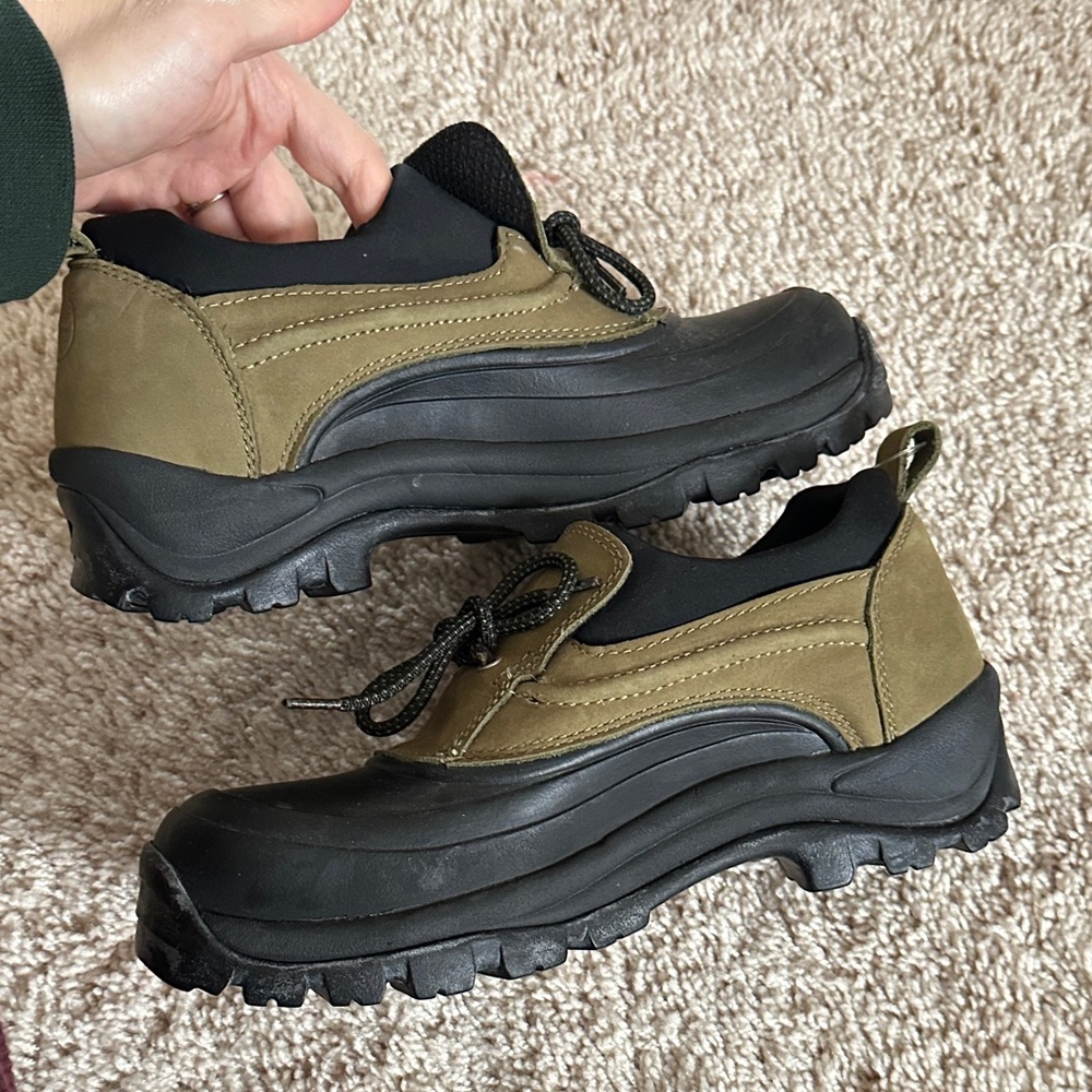 Women’s Lands’ End Black and Olive Waterproof Shoes Boots 8 Gorpcore Thinsulate